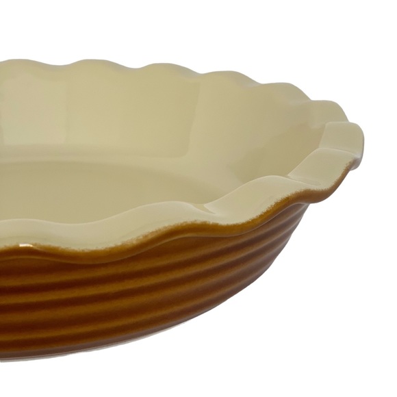 Emile Henry 10” Round Ruffled-Edge Pie Plate Pie Dish - Picture 3 of 9